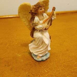 Vintage Collector Angel Figrine 4"